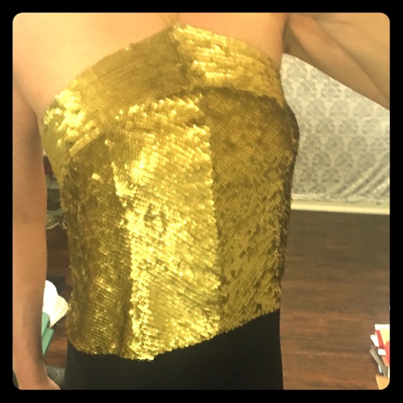 Dkny Tops - 🤩DKNY Vintage Gold Sequins halter top🔥‼️